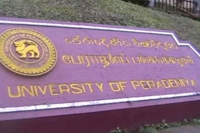 பேராதனை பேராசிரியர் திலகரத்னவுக்கு வாழ்நாள் தடை: உச்ச நீதிமன்றம் அதிரடித் தீர்ப்பு